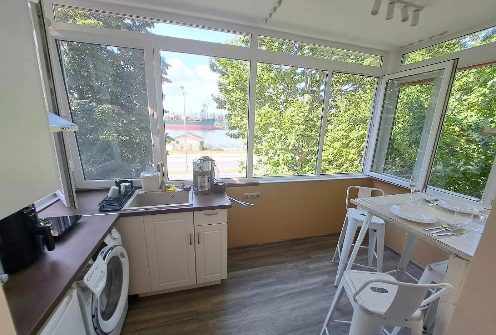Sea Vibes Apartment - Free Public Parking, Wifi, Cable & Smart Tv, 0,9 Km To Beach Varna