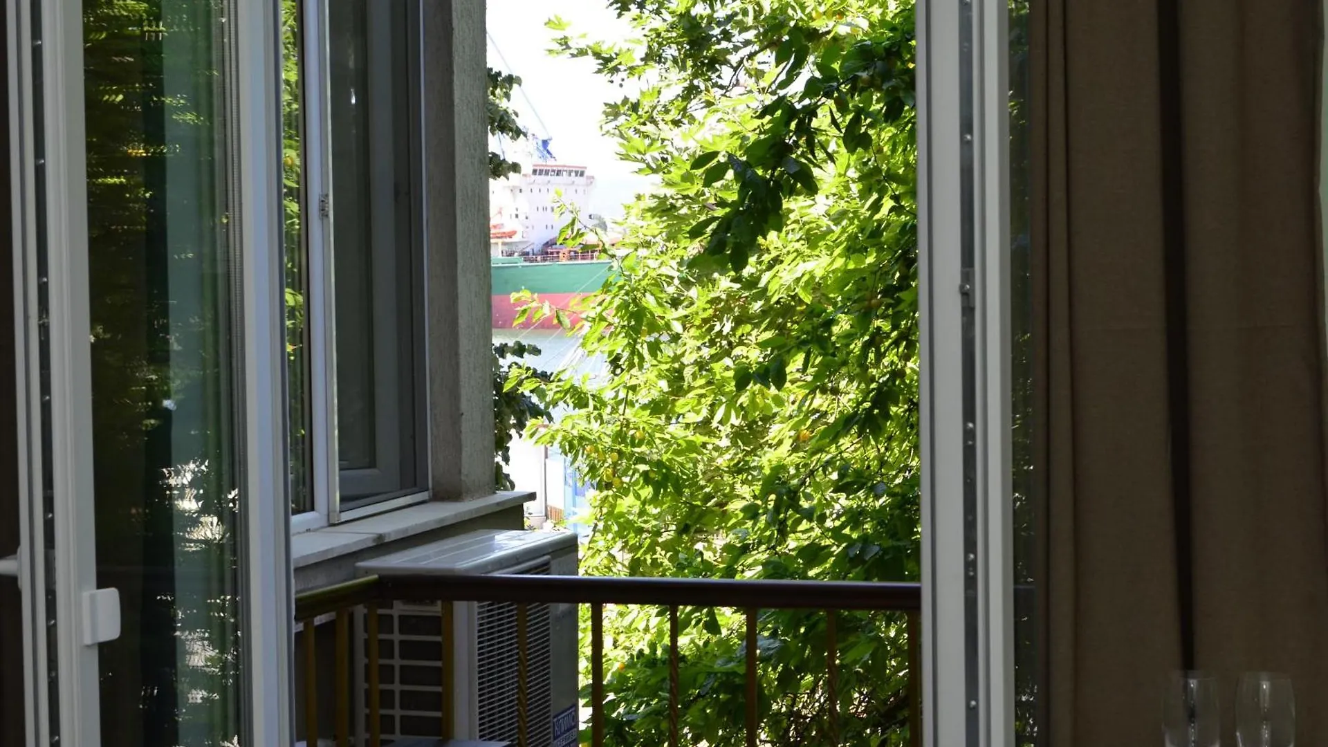 Sea Vibes Apartment - Free Public Parking, Wifi, Cable & Smart Tv, 0,9 Km To Beach Varna Bulgaristan