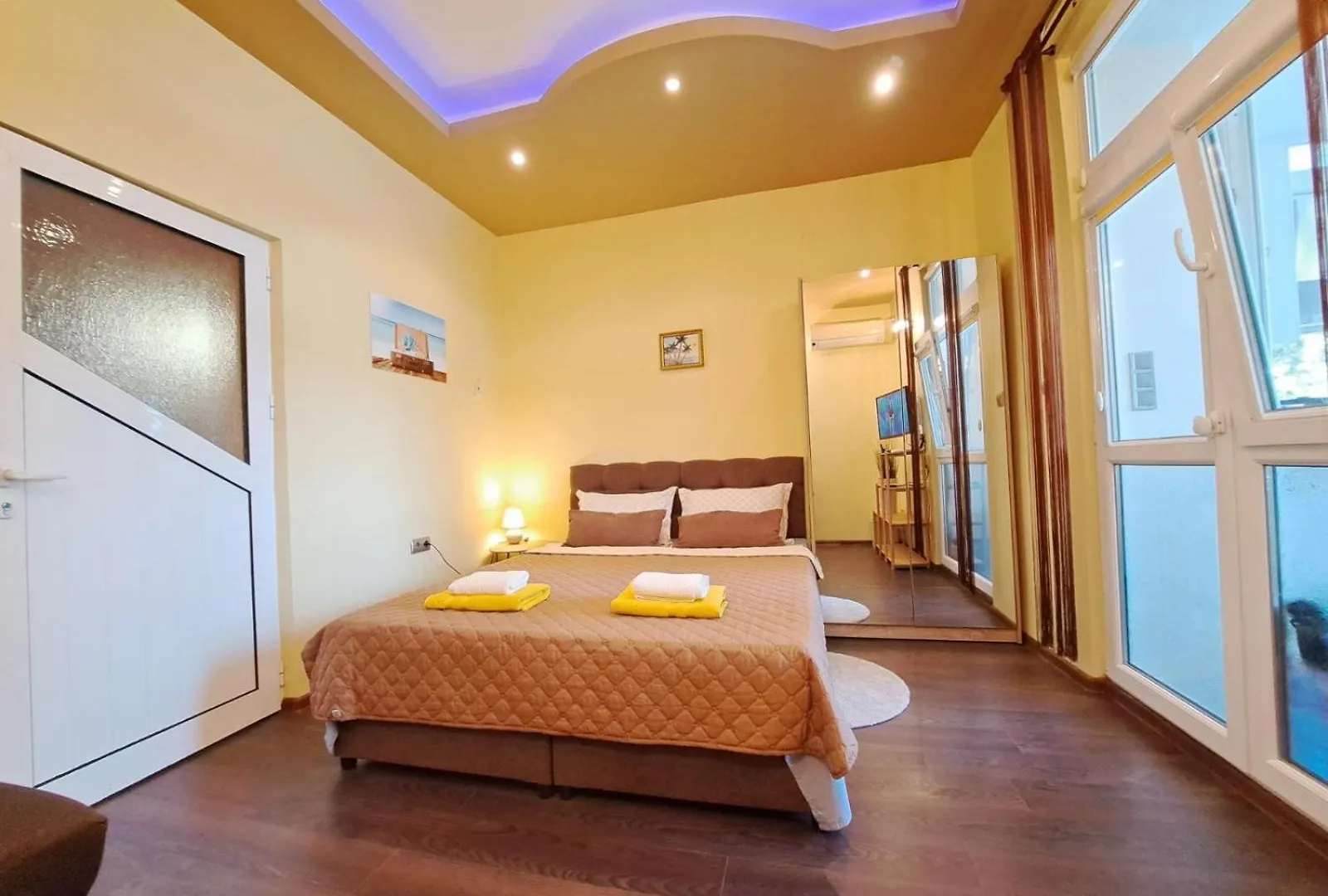 Sea Vibes Apartment - Free Public Parking, Wifi, Cable & Smart Tv, 0,9 Km To Beach Varna